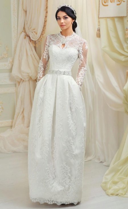 Robe de mariée pas magnifique dentelle dans un sol
