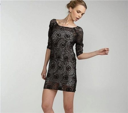 Robe de soirée courte en dentelle ruban