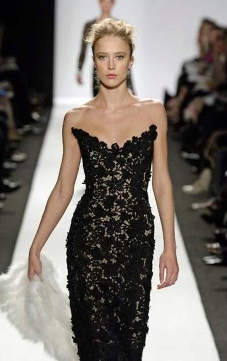 Robe de soirée au crochet sur le podium