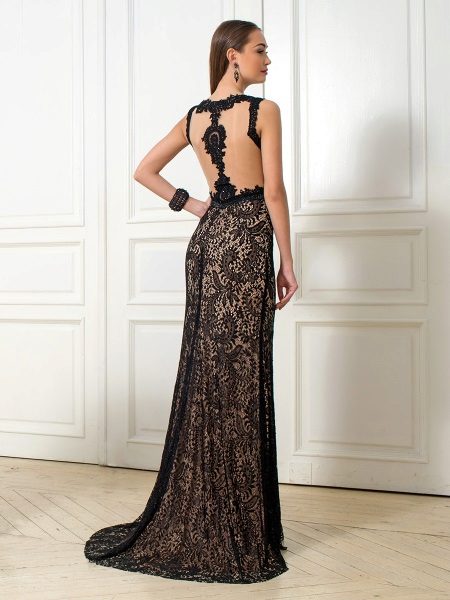 Dentelle dos ouvert en robe de soirée