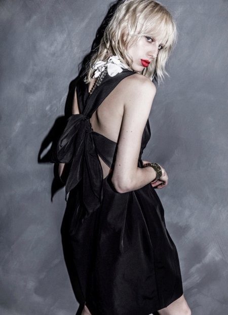 Robe courte de soirée à dos nu