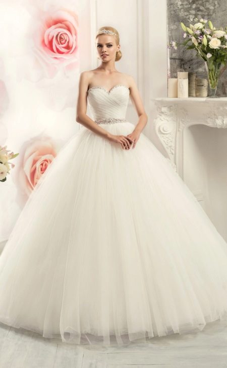 La robe de mariée est la plus magnifique de la collection BRILLIANCE de Naviblue Bridal