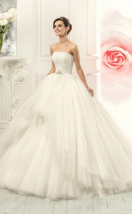 Robe de mariée à la manière d'une princesse de Naviblu