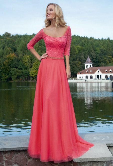 Robe de soirée de Oksana Mukha avec corset de dentelle