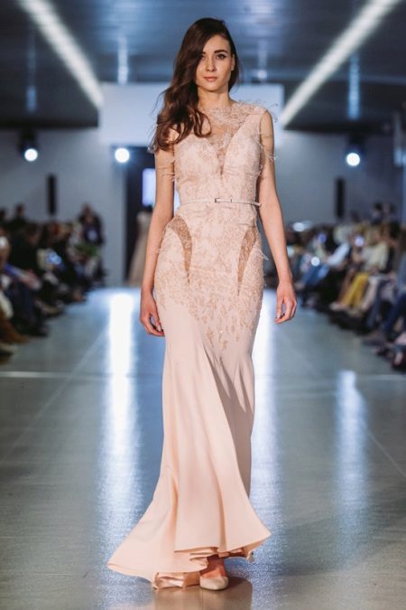 Robe de soirée de Oksana Mucha avec des empiècements transparents