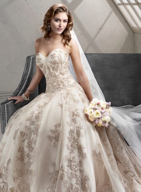 Robe de mariée avec dentelle et cristaux Swarovski