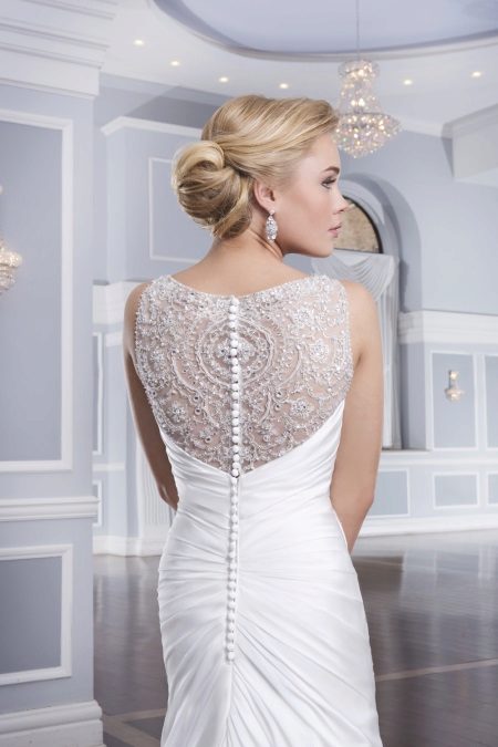 Robe de mariée décorée de perles de verre
