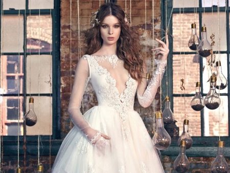 Encolure ouverte sur une robe de mariée