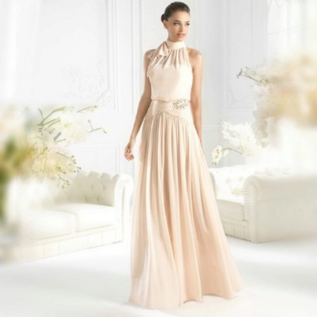 Robe de mariée de couleur ivoire avec emmanchure américaine