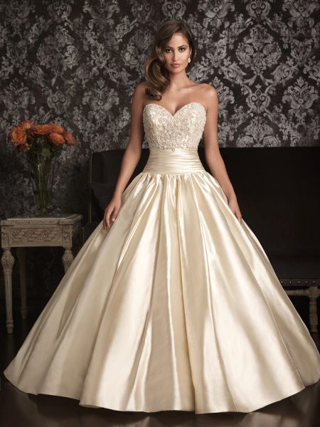 Magnifique robe de mariée en ivoire