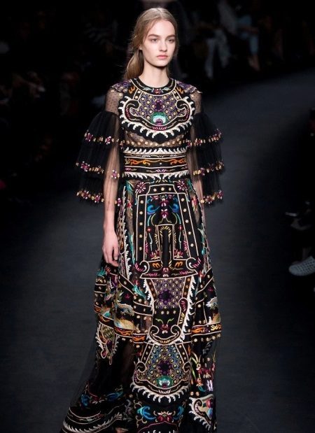 Robe de soirée de Valentino en style ethnique
