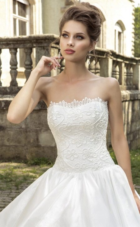 Robe de mariée avec un corset de Armoniya