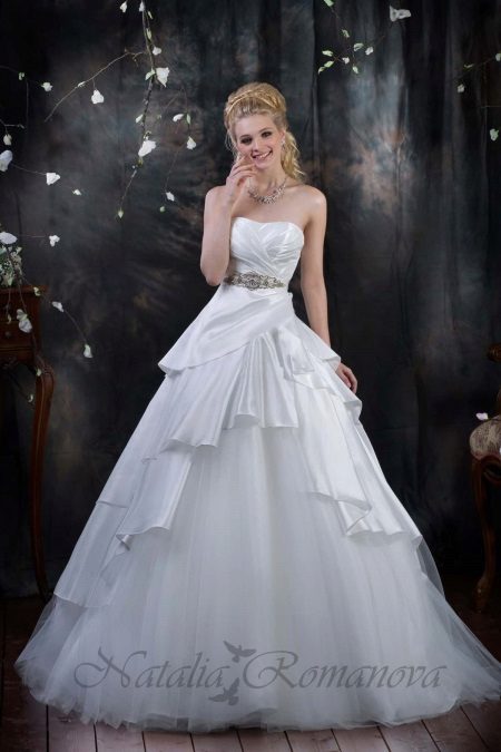 Robe de mariée à la manière d'une princesse de Romanova