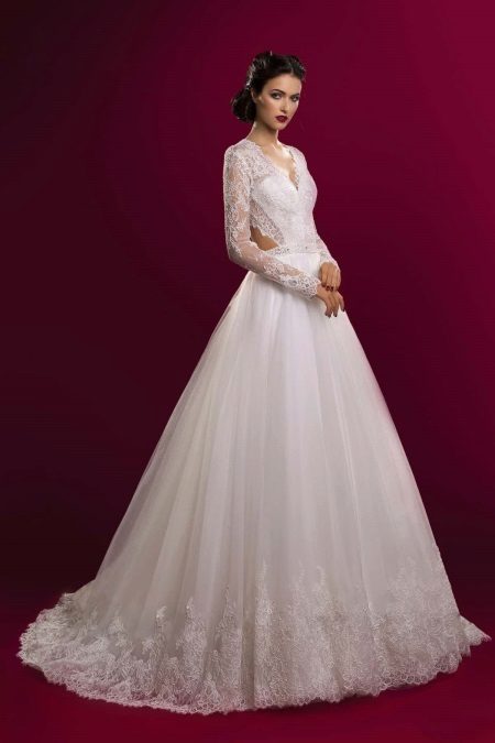 Robe de mariée de la collection Aristocrat magnifique avec des découpes