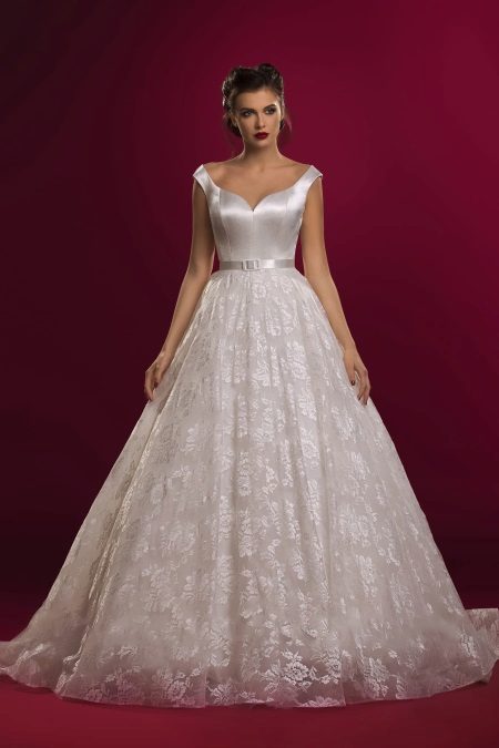 Robe de mariée avec jupe en dentelle