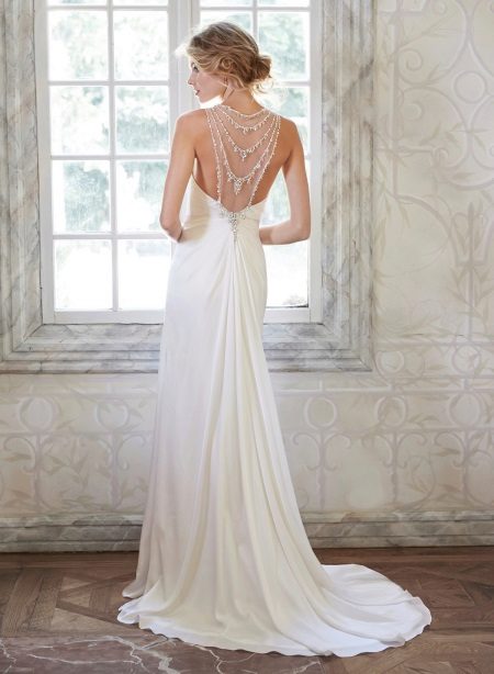 Robe de mariée avec un train et un dos droit