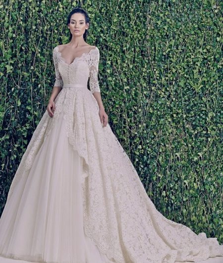 Robe de mariée avec train et manches
