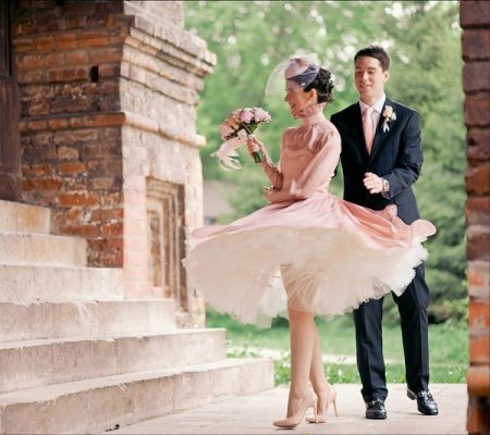 Robe de mariée dans le style d'un nouvel arc