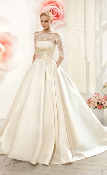 Robe de mariée de luxe avec manches et haut en dentelle