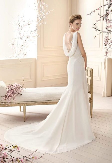 Robe de mariée élégante avec dos et train ouverts