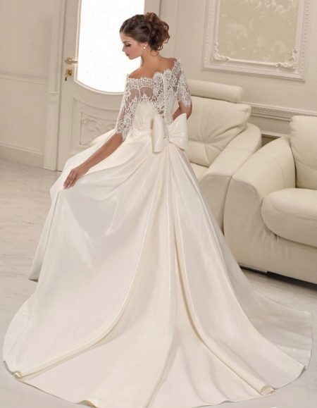 Robe de mariée avec dentelle au dos