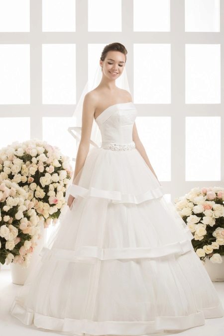 Robe de mariée magnifique de bleuets