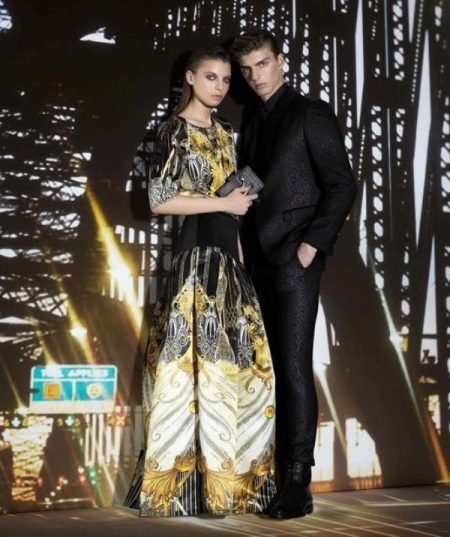 Robe de soirée sur le sol pour le nouvel an