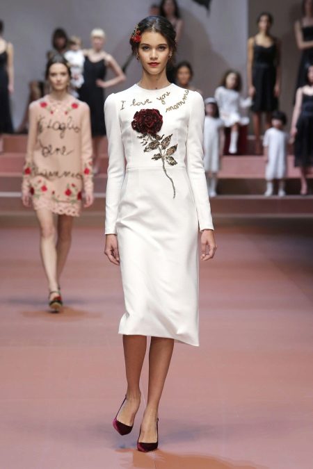 Robe de soirée blanche pour soirée d'entreprise
