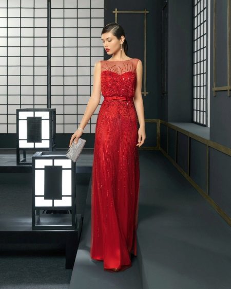 Robe de soirée rouge au sol pour une fête d'entreprise