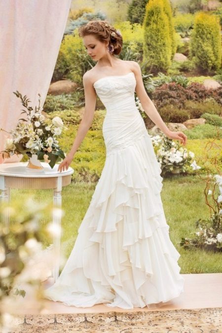 Robe de mariée avec une jupe multicouche de Papilio