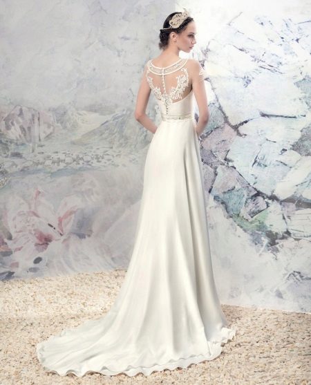 Robe de mariée par Papilio avec l'illusion d'un dos nu