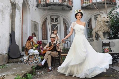 Robe de mariée A-ligne avec des jupons