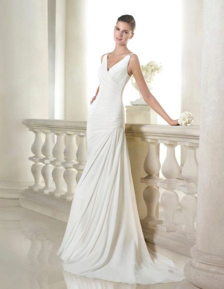 Robe de mariée avec décolleté et drapé