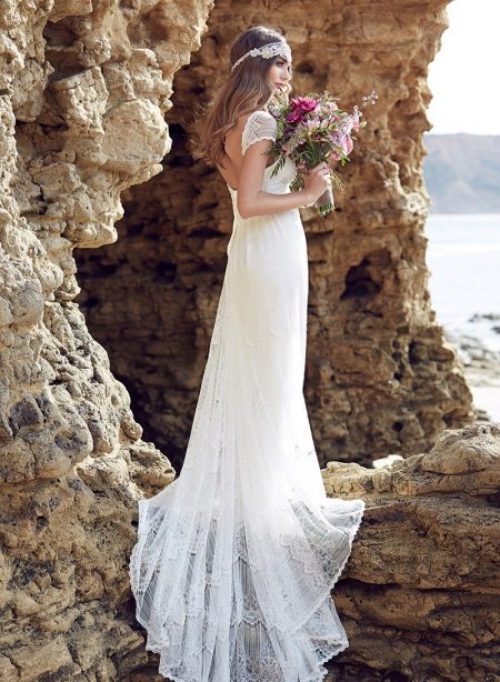 Robe de mariée blanche dans le style de boho