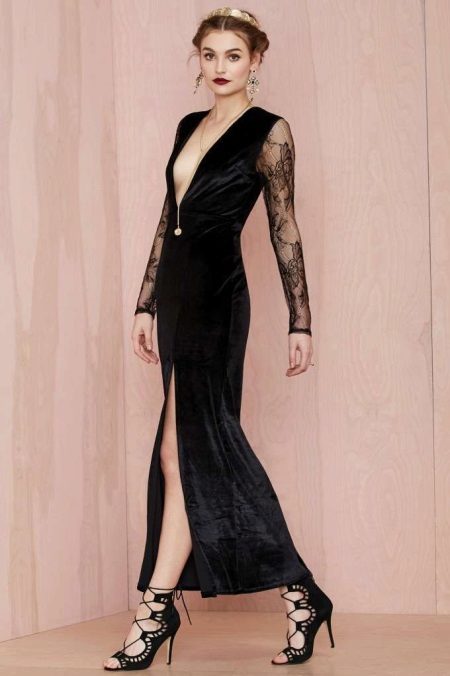 Robe en velours noir à manches longues transparentes