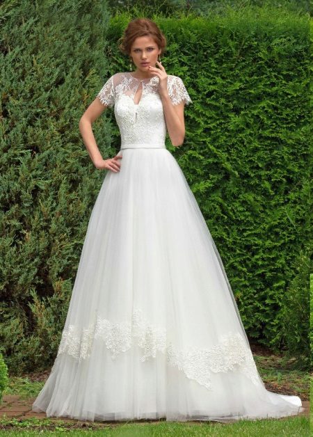 Robe blanche moelleuse par Lady White