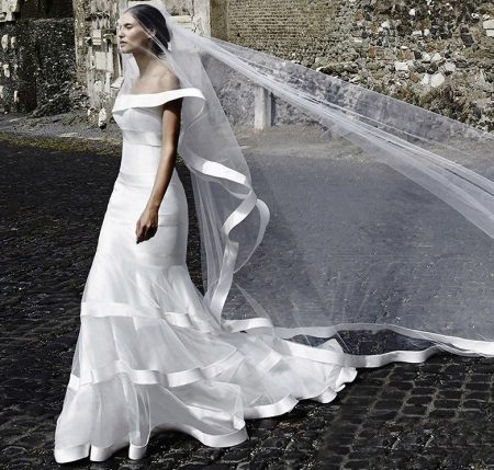 Robe de mariée de alessandro angelozzi avec un voile