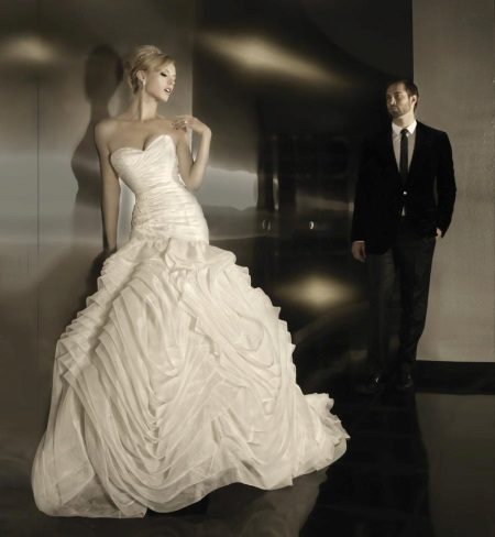 Robe de mariée magnifique à plusieurs niveaux