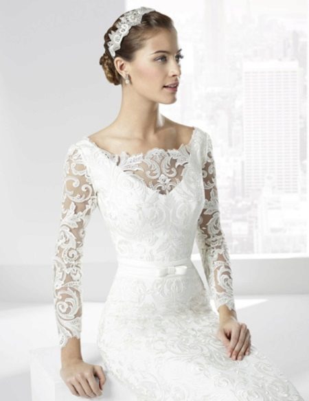 Robe de mariée classique avec encolure illusion