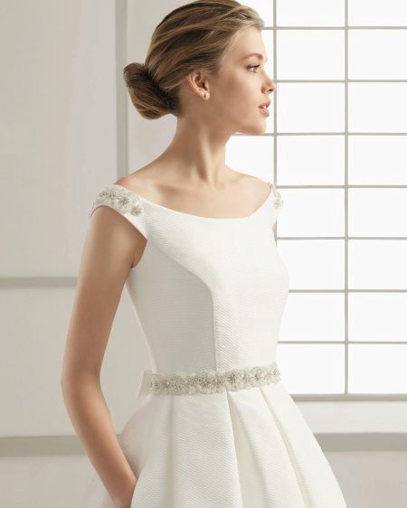 Robe de mariée classique avec ceinture