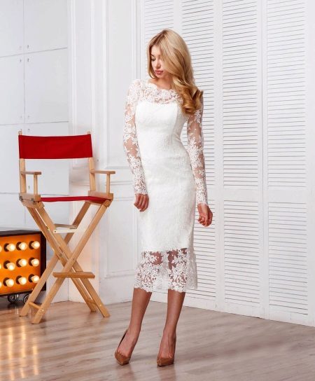 Robe de mariée courte et stricte