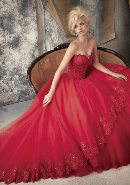 Magnifique robe de couleur pourpre