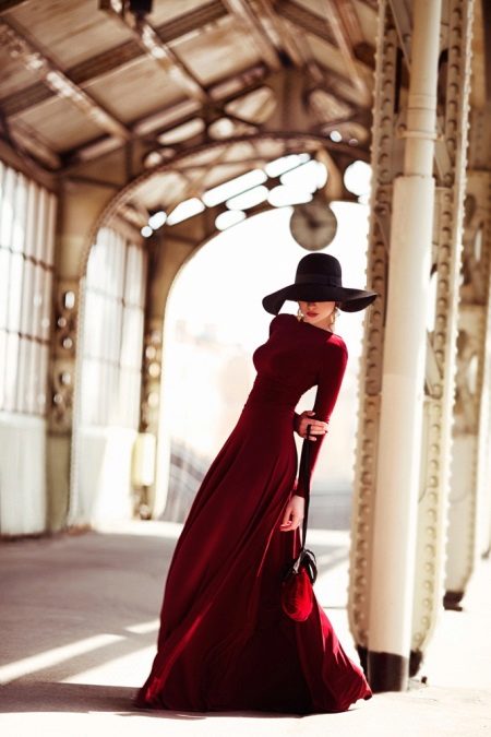 Robe couleur vin