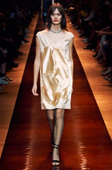 Robe de soirée en satin style lin