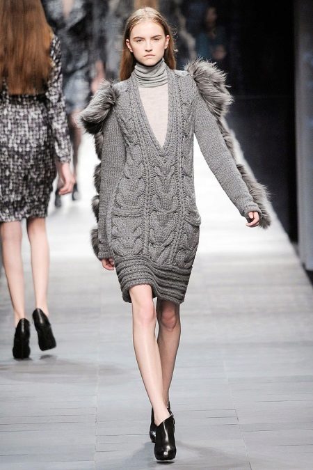 Robe tricotée grise