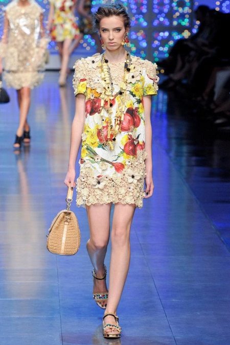 Robe combinée avec haut en maille et volants sur la jupe