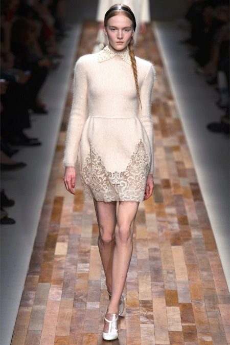 Robe en maille blanche avec dentelle