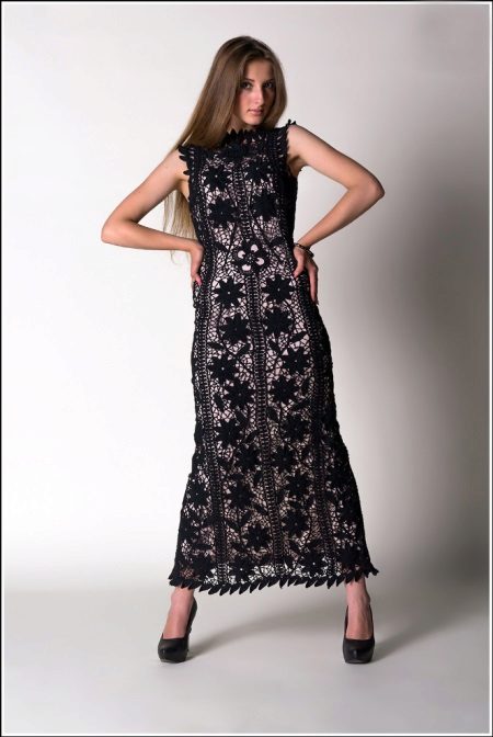 Robe tricotée noire au sol