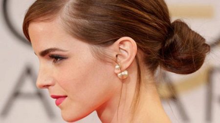 Boucles d'oreilles comme goujons pour une robe d'or