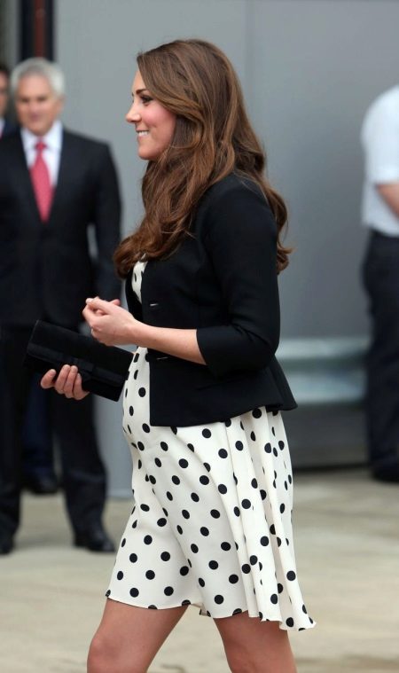 Robe blanche aux pois Kate Middleton